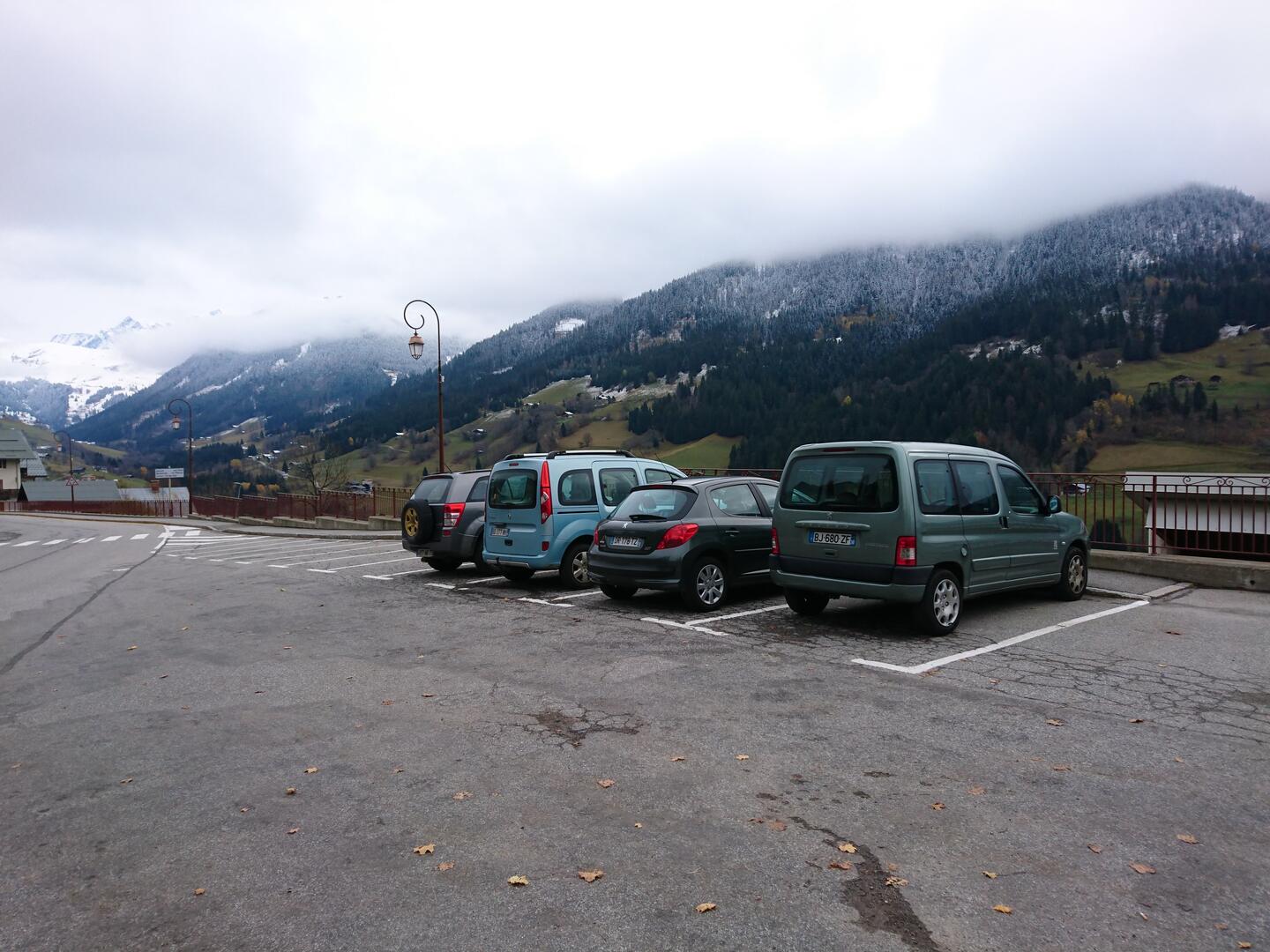 Parking de lécole Hauteluce Bienvenue Les Saisies