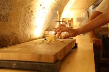 Visite gourmande de Sarlat découverte des fromages Sarlat la Canéda