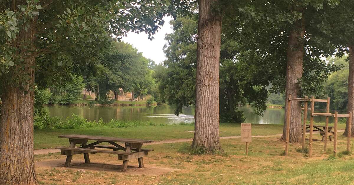 Aire De Pique Nique Du Plan D Eau Aire De Pique Nique Payrignac