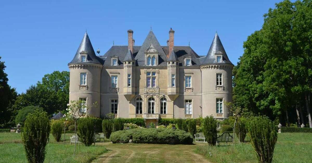 Gîte Le Château de la Grange Moreau Vallon sur Gée Office de