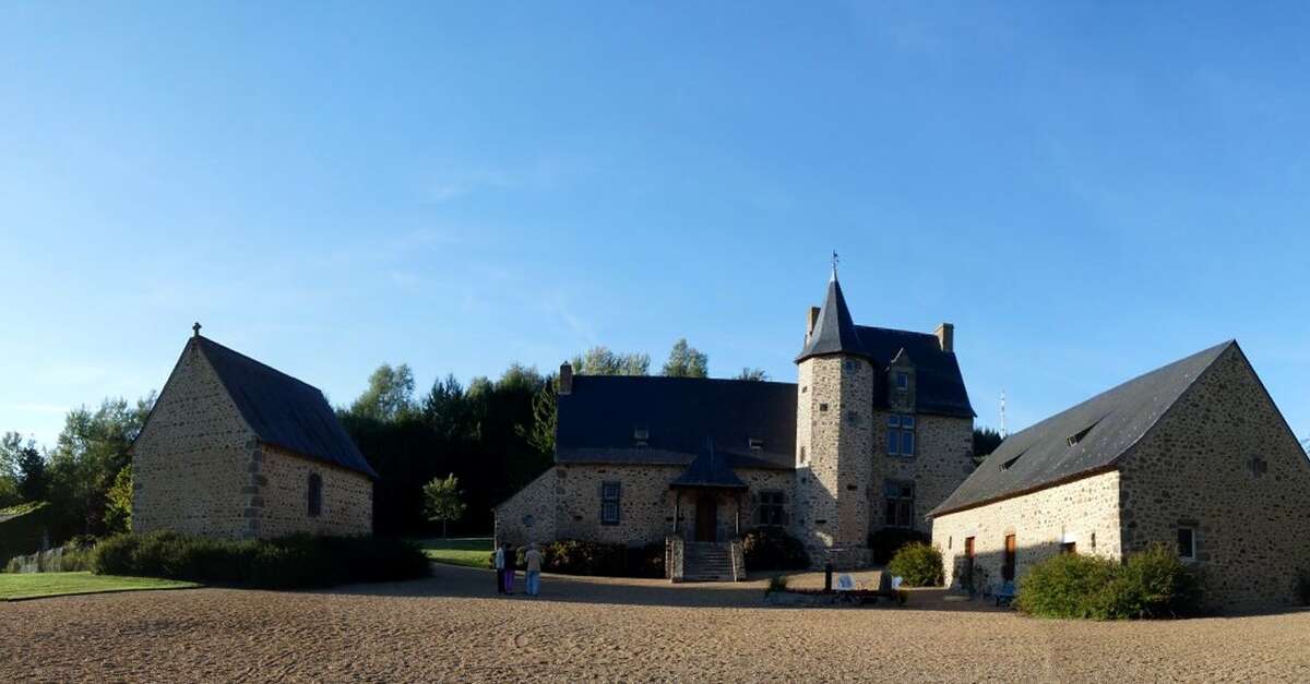 MANOIR DE PIERRE FONTAINE Sainte Gemmes Le Robert Portail Du