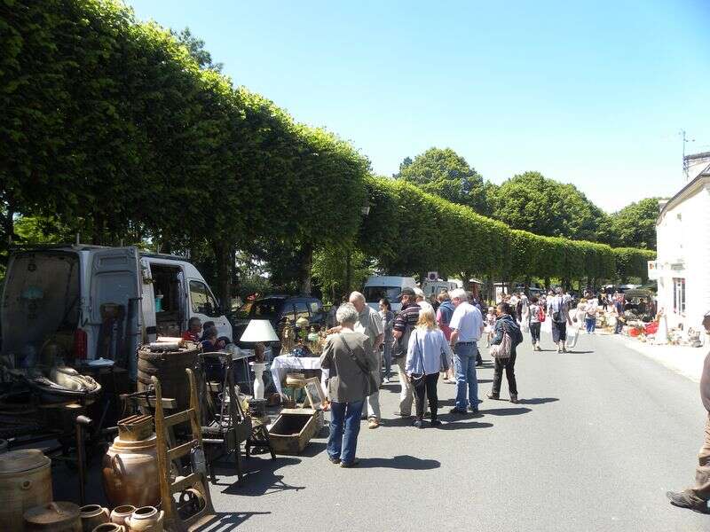 Braderie des commerçants vide greniers et kermesse de l école Saint