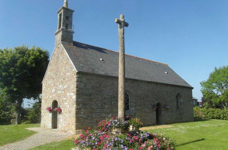 Chapelle Saint Nicolas et la Stèle de la fécondité Camlez Office de