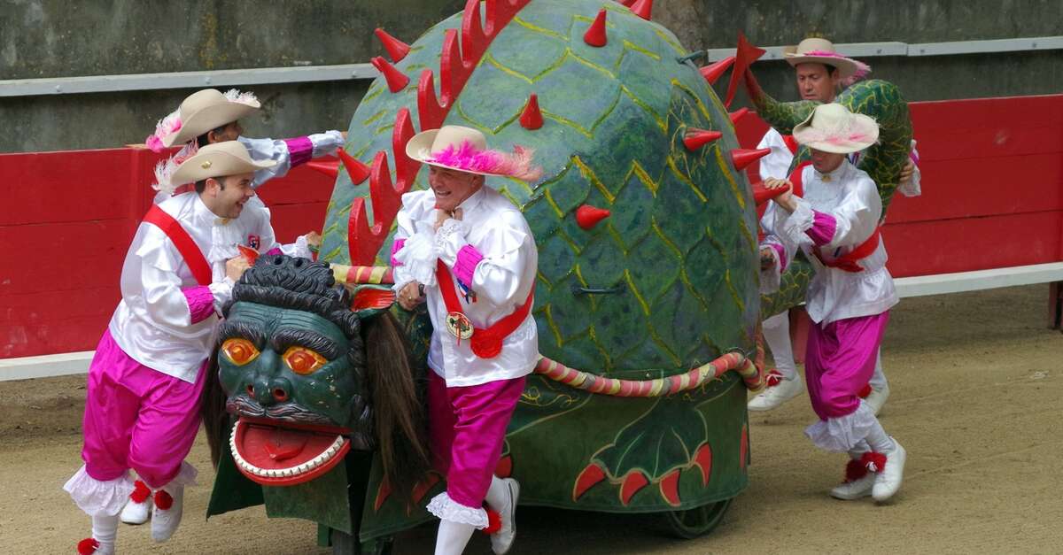 Fêtes de La Tarasque Tarascon Provence Alpes Côte d Azur Tourisme