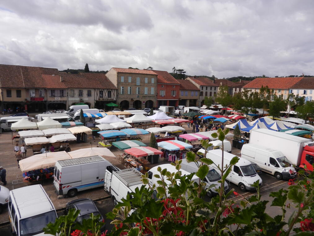 Marché Marciac place  vue © VD.JPG