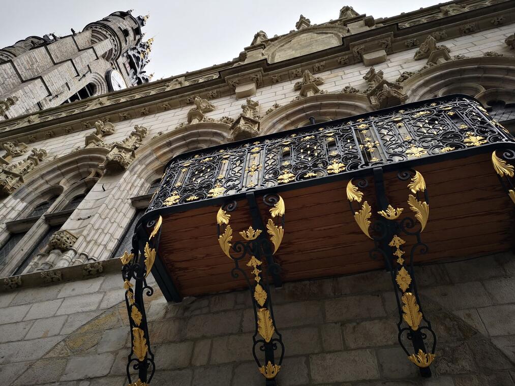 Beffroi-carillon-Moyen-Age-Douai- Douaisis-Nord-France.jpg