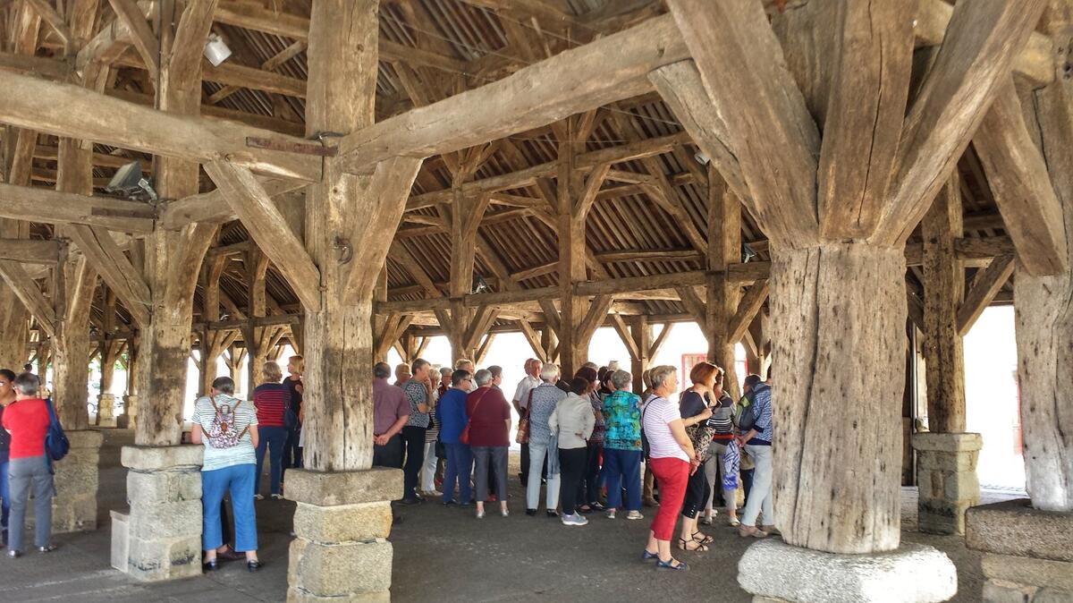 Visite guidée de Questembert - Halles (2).jpg