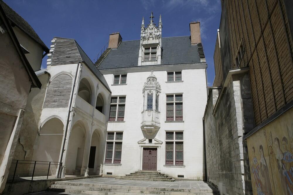 Hôtel Juvénal des Ursins- Copyright Carole Bell.jpg