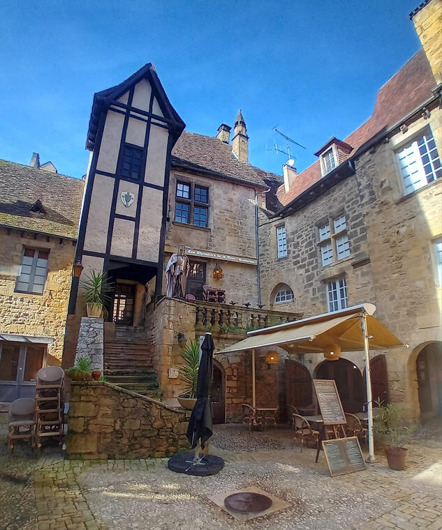 Les Chevaliers de la Tour Sarlat.jpg