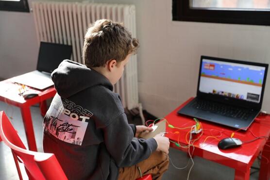 [VISUEL 8] MAKEY MAEKY.jpg