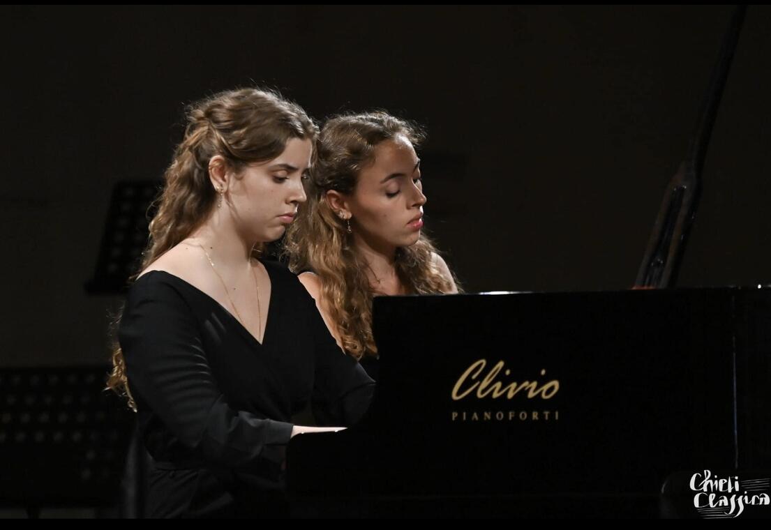 PIANO - MILA et BARBARA (1).jpeg