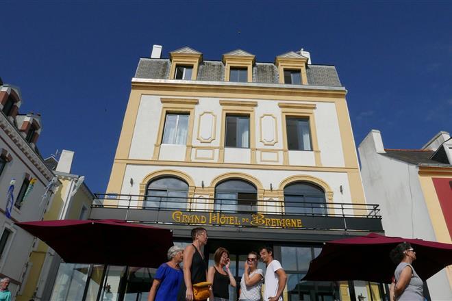 Hotel de bretagne - façade et terrasse.jpg