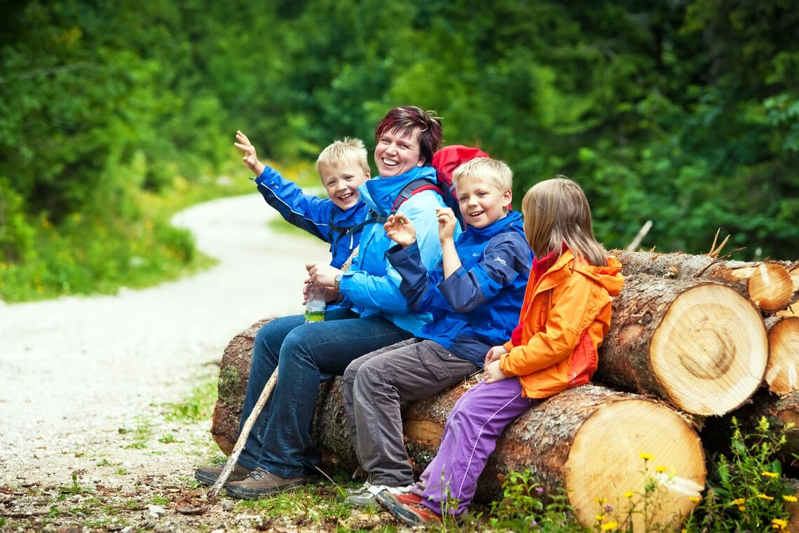 Amis famille randonneur hiver © Fotolia.jpg