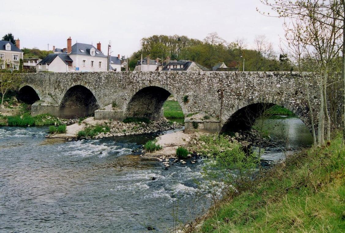 cande_sur_beuvron_pont_vu_de_l_aval_2.jpg