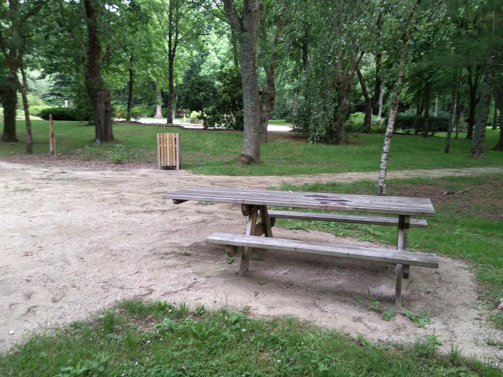 Aire de pique-nique salle de sports  La Vraie-Croix.jpg