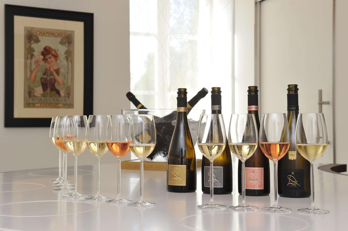 Collection D salle degustation Jolyot.jpg