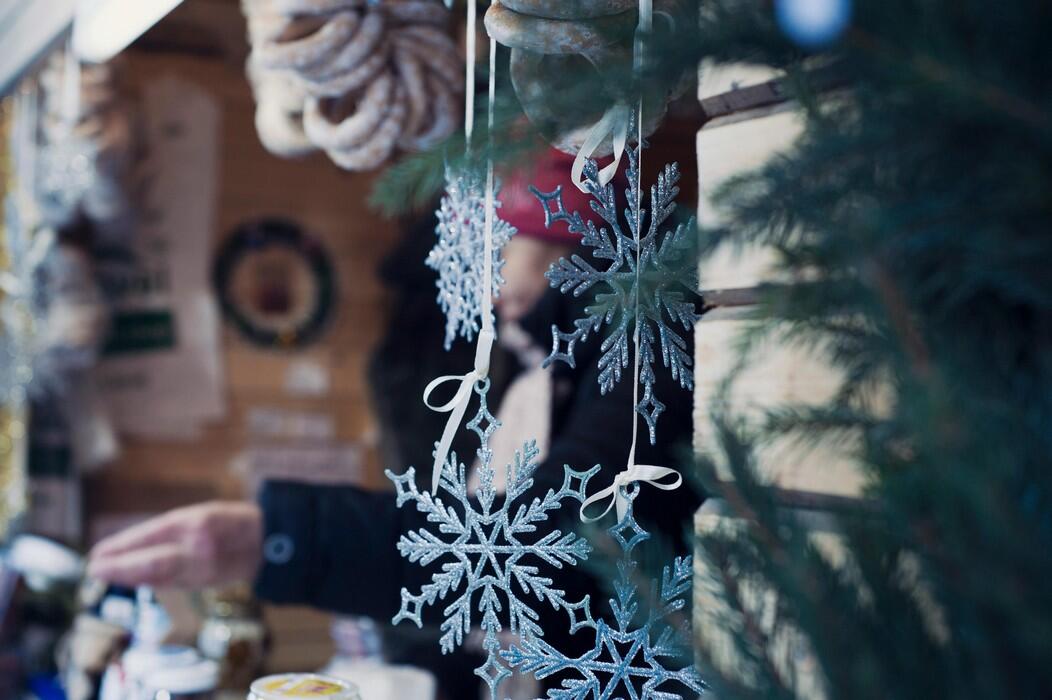 Marché de Noël - pexels-freestockpro-376698