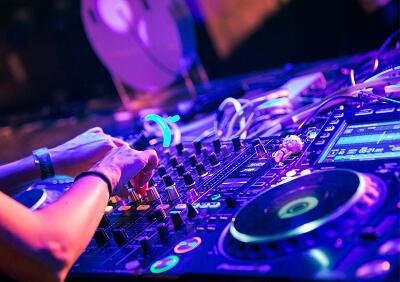 DJ