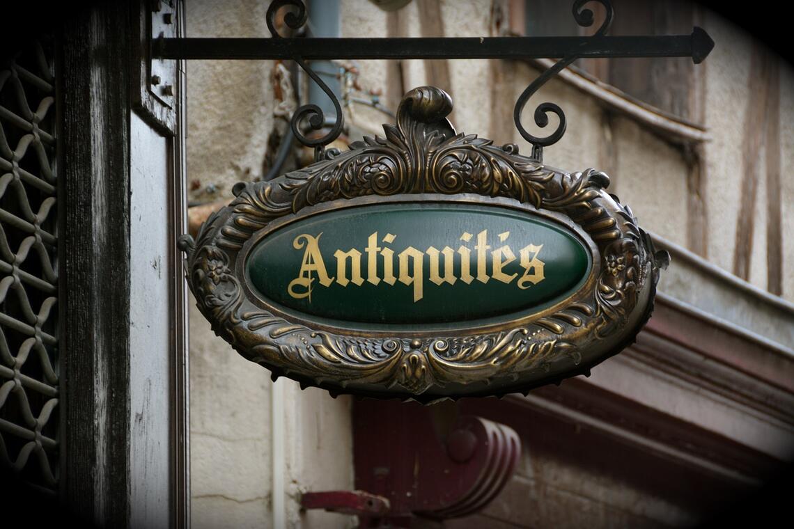 antiques-3697989_1280_Annabel_P_Pixabay