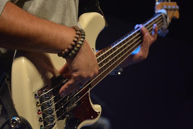 guitar-905998_640