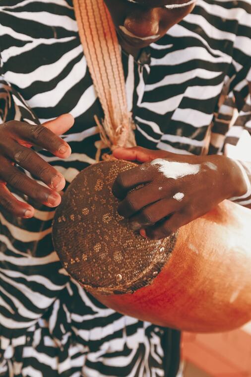 xavier-cee-dKYQxOtEFuM-unsplash