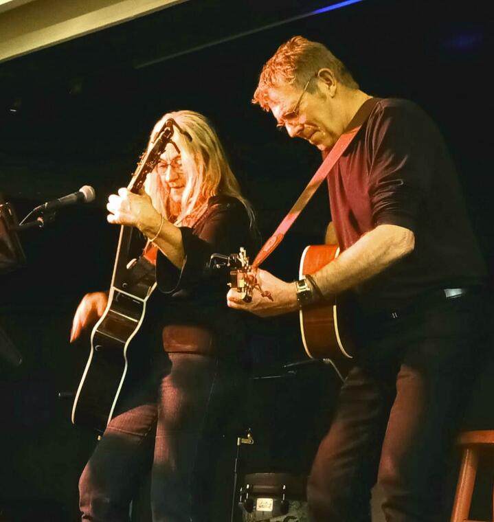 Feeling acoustic duo