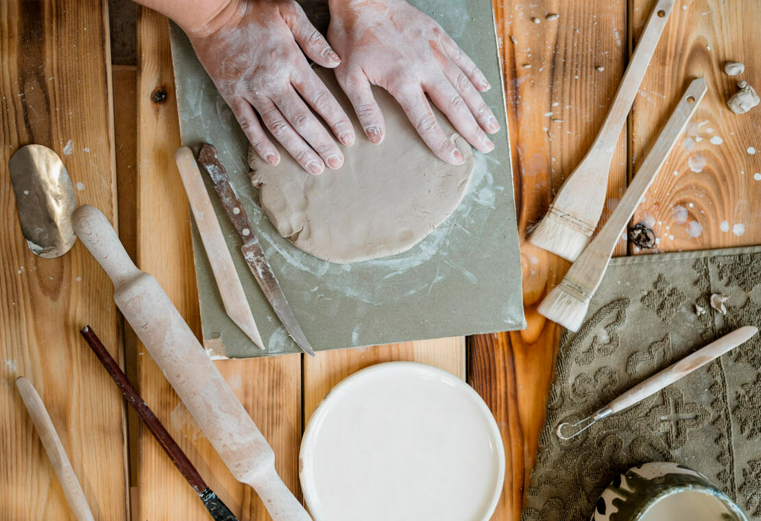 atelier stage poterie ceramique ©freepik