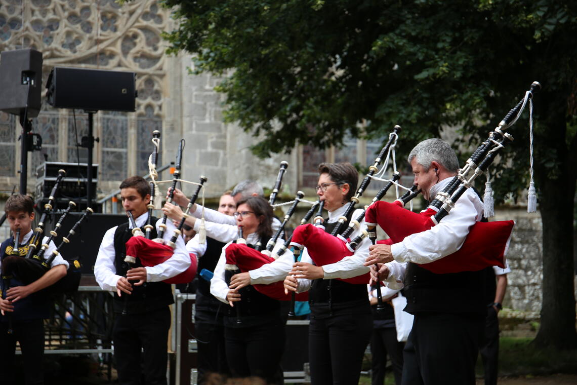 tradition sonneurs bagad - Pont-l'Abbé - Pays bigouden - bigoudenjoy