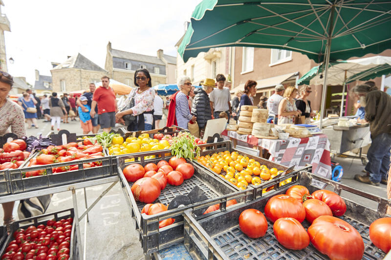 Marche De Parame Market Saint Malo Saint Malo Bay Of Mont Saint Michel Tourism