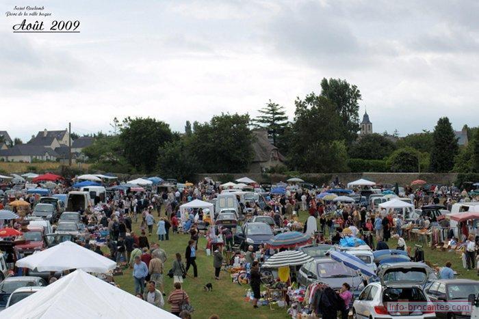 Vide Grenier De La Ville Bague Garage Sale Second Hand Market Saint Coulomb Saint Malo Bay Of Mont Saint Michel Tourism