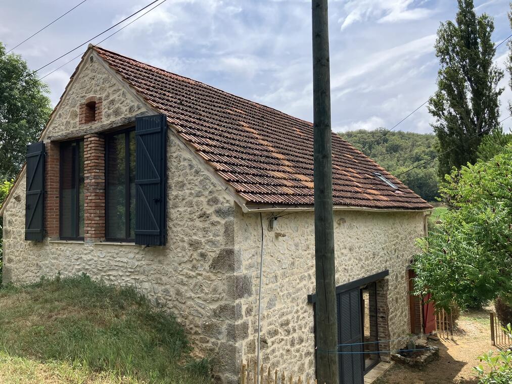 Vue Entrée et jardin cloturé