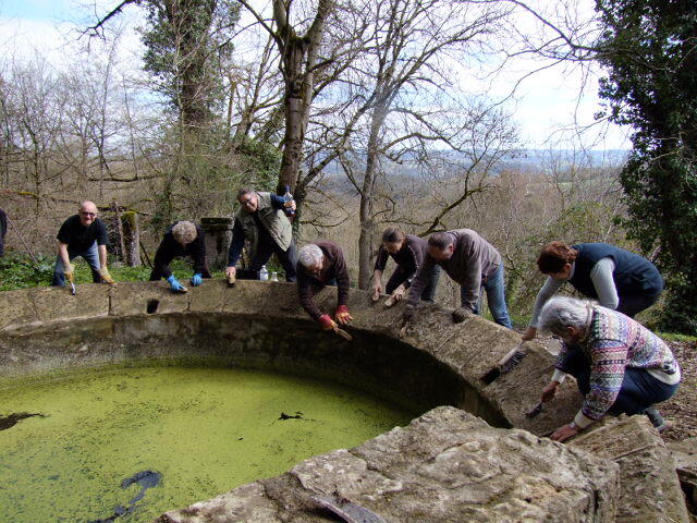 nettoyage -fontaine lavoir de La Poujade