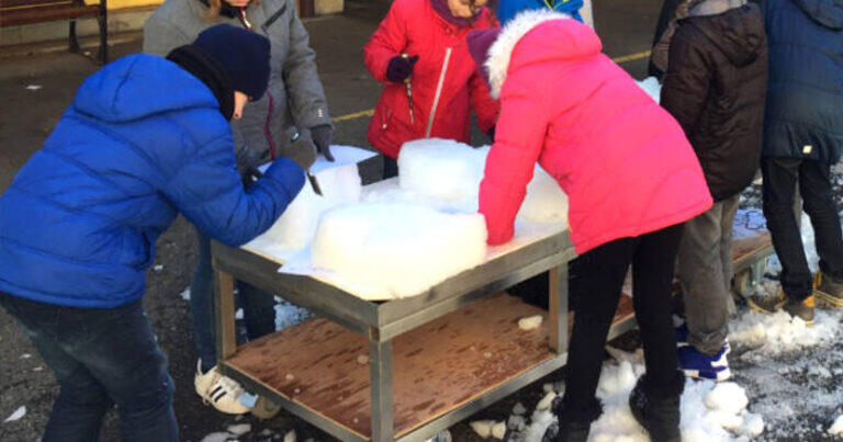 Atelier de sculpture sur glace pour enfants