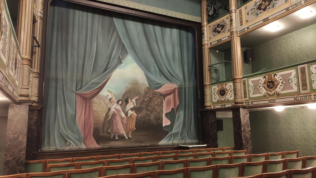 scene-theatre-de-la-halle-au-ble-la-fleche-Pays-Vallee-du-Loir