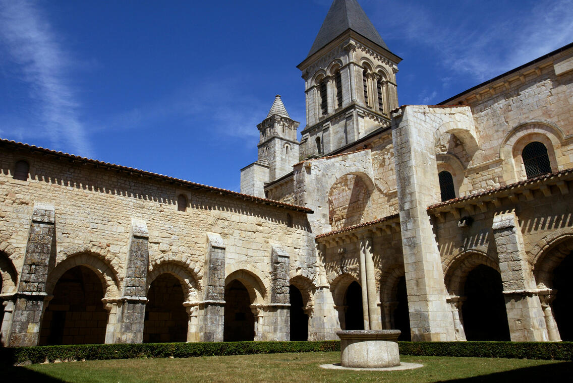 Le cloitre de l'Abbaye de Nieul