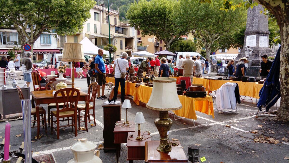 Vide Grenier Annot Provence Alpes Cote D Azur Tourism