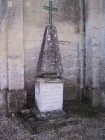 verneuil-sous-coucy_tombe_mousquetaire_du_roi