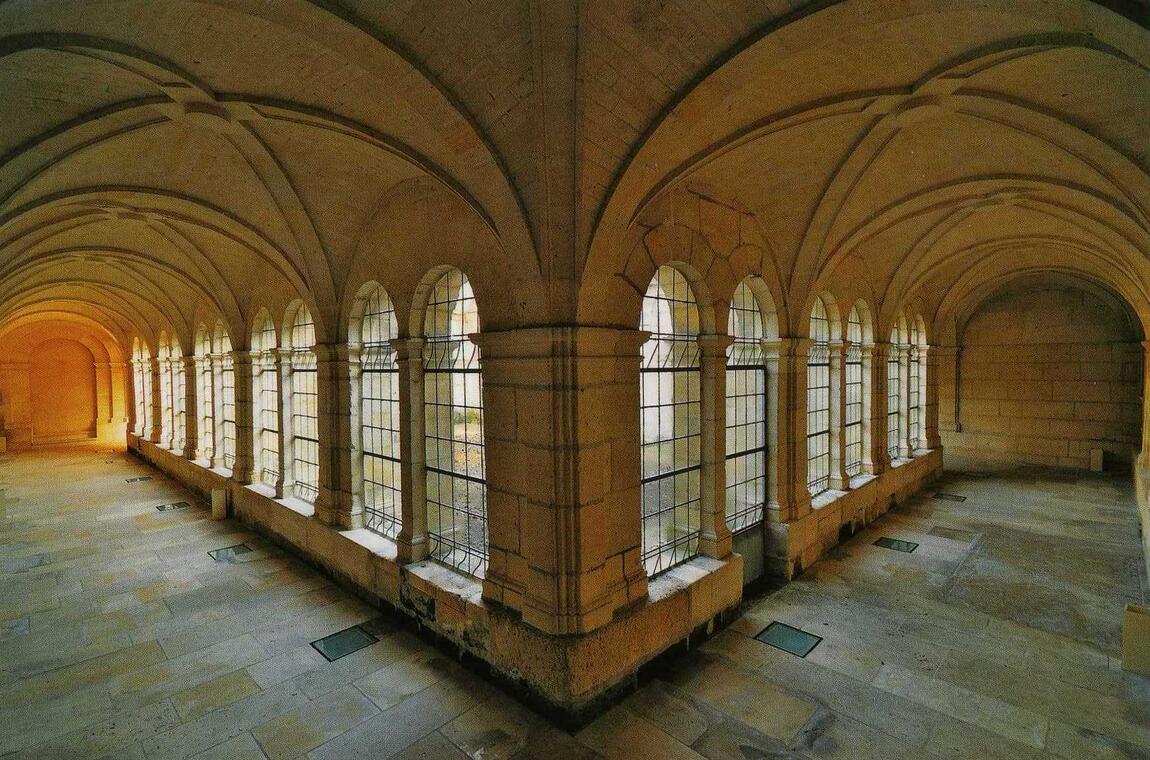 Cloître hôtel-Dieu CRE019