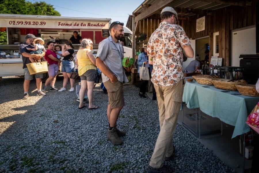 Stand pain au marché à la ferme du Gaec des Domaines