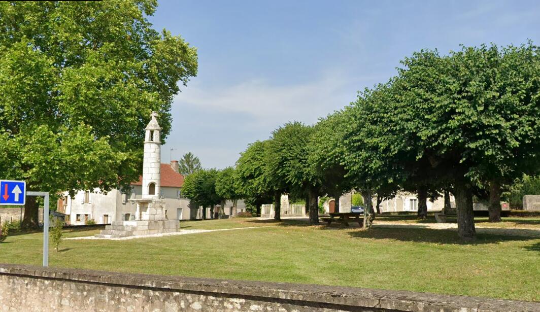 Aire de pique-nique - Lanterne des morts de Journet