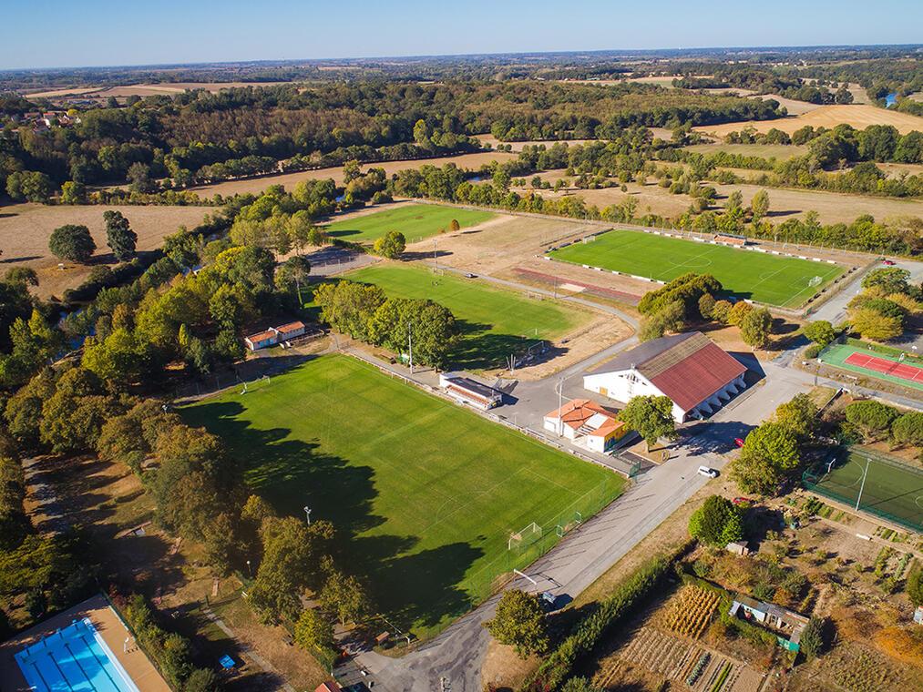 COURT DE TENNIS-Mareuil-sur-Lay-Dissais