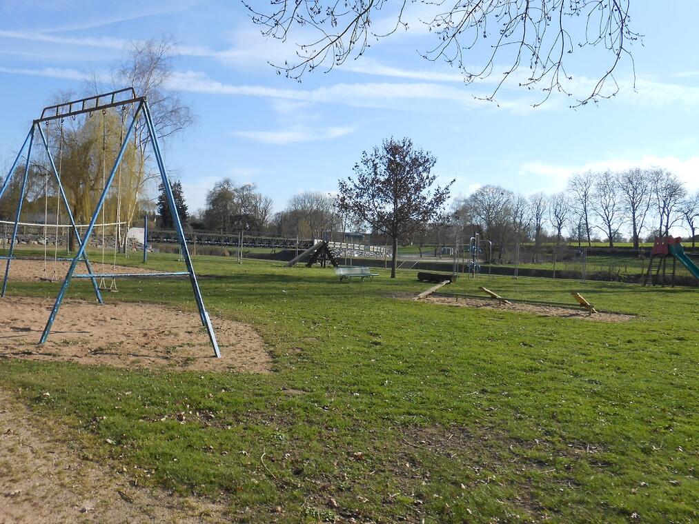 aire-au-camping-de-la-riviere-nyoiseau-49-accam-photo4