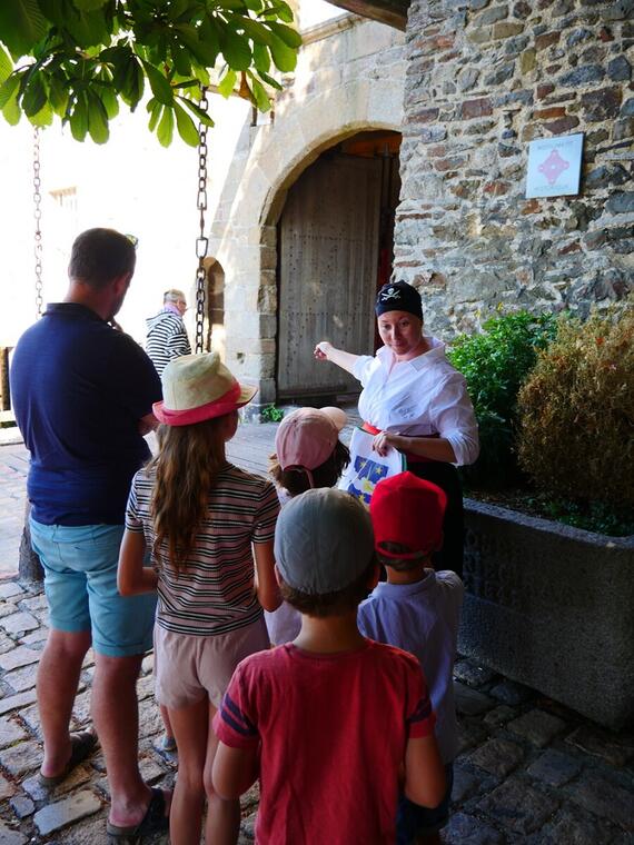 Visite_guidee_en_ete_-_Pirates_et_corsaires_a_l_assaut_des_remparts-credit-OTGTM-Estelle_COHIER-36444-1200px