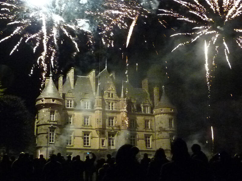 bagnoles-orne-feu-artifice-parc-du-château-sainte-madeleine