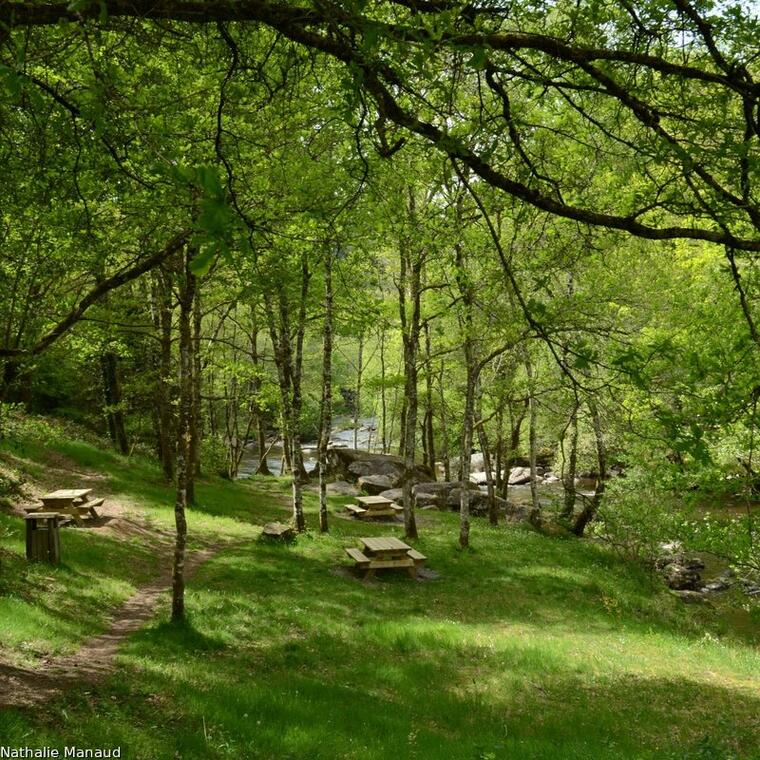 aire-de-pique-nique-les-gorges-du-thaurion.jpg.800x800_q85_watermark-3e1201f54b6fe4410f65ed1983ae8538.jpg_1