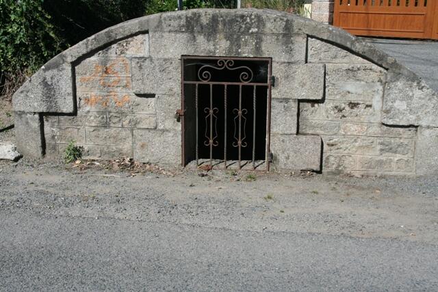 La fontaine et le lavoir de Teyrat_1