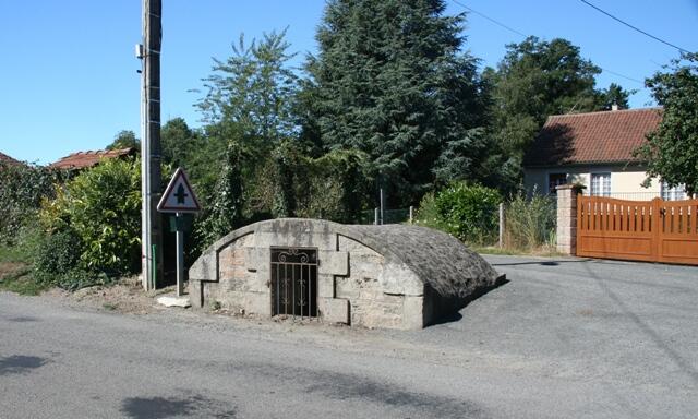 La fontaine et le lavoir du Haut de Teyrat_1