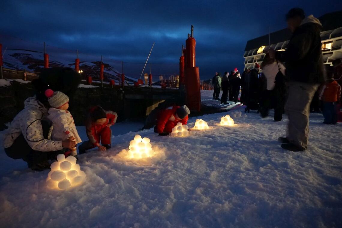 Atelier construction : château de neige lumineux pour le Père Noël