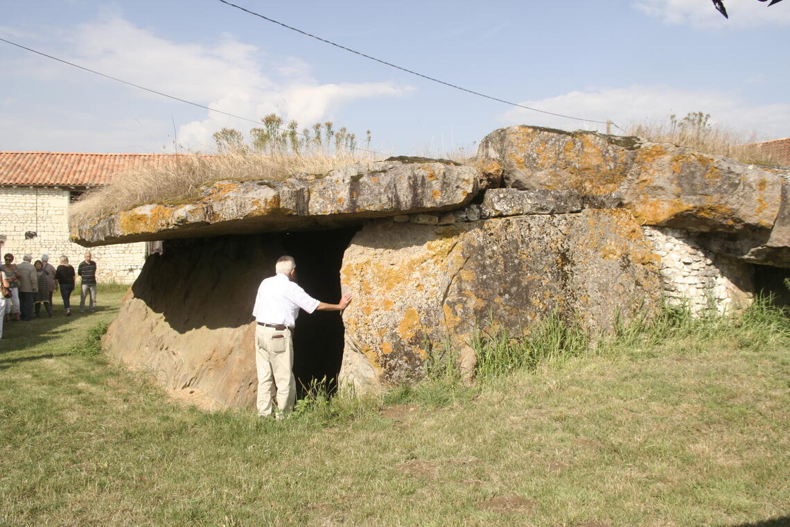 Dolmen_pierre_folle_Bournand