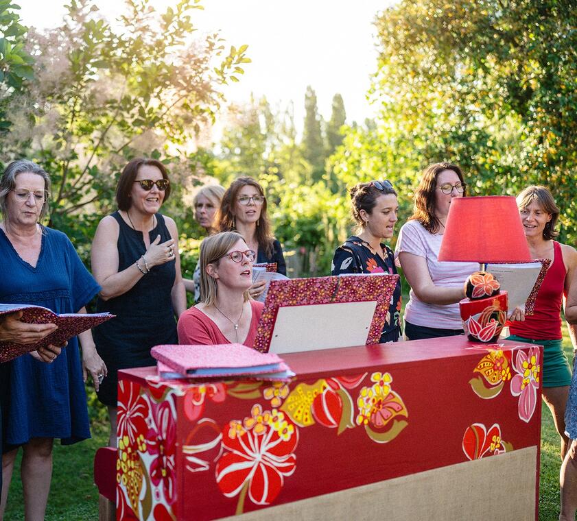 Piano-rouge-chant-femmes c Ludovic Plault